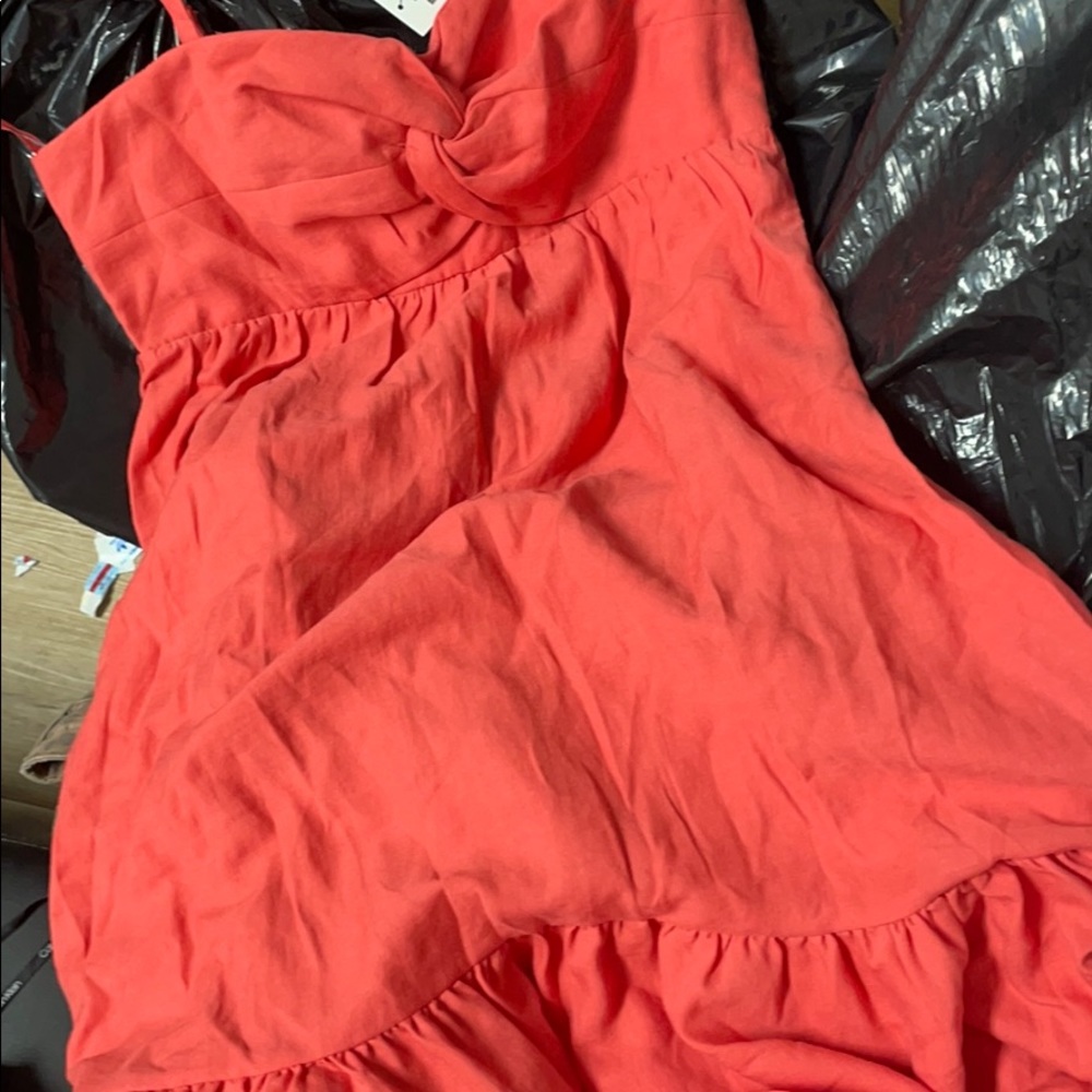 Vestido para el verano nuevo con etiqueta